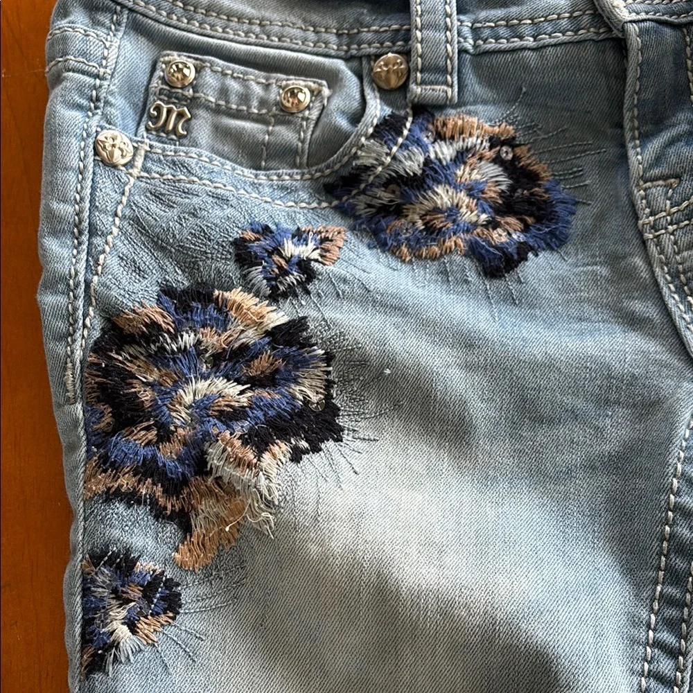 Miss Me Capri Girl Jeans - Picture 6 of 8